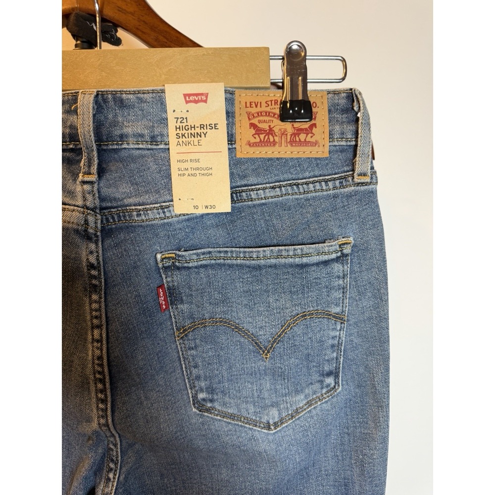 Levi's Women's High Rise Skinny Distressed Jeans Blue Medium Wash Size 10 - Picture 2 of 6